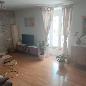 Elena Apartment Split
